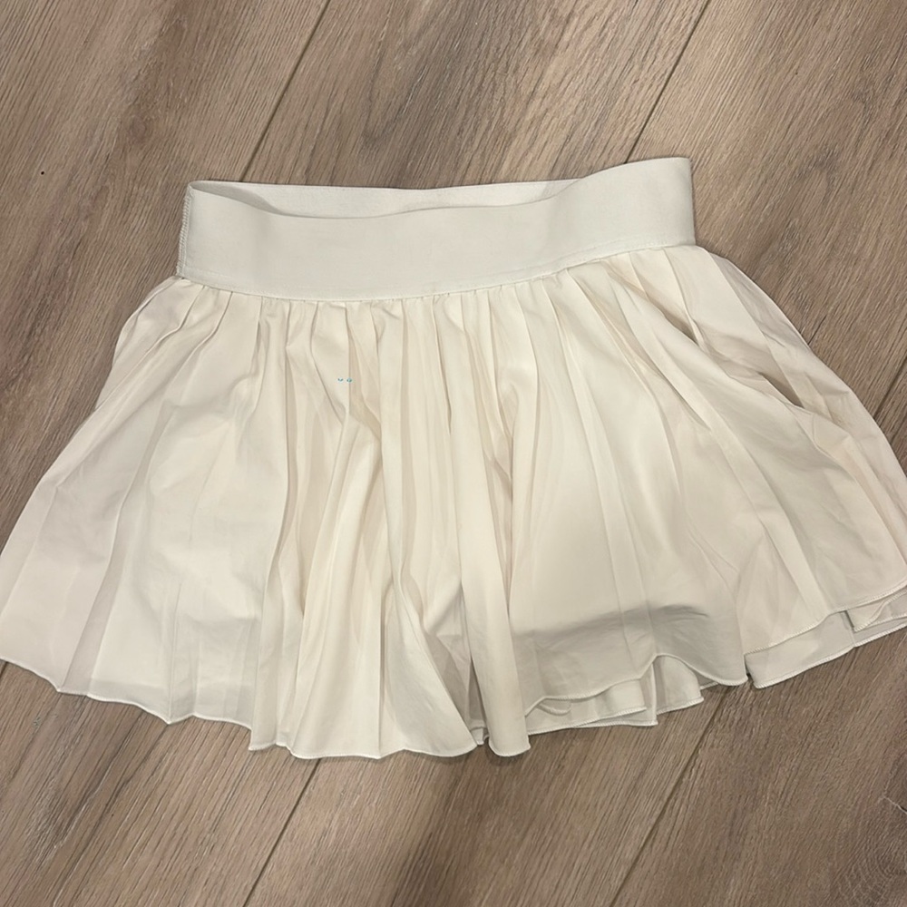 aritzia Golden Women's Movetech Tennis Pro Micro Skirt